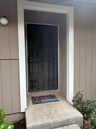 a view of entryway front of a house