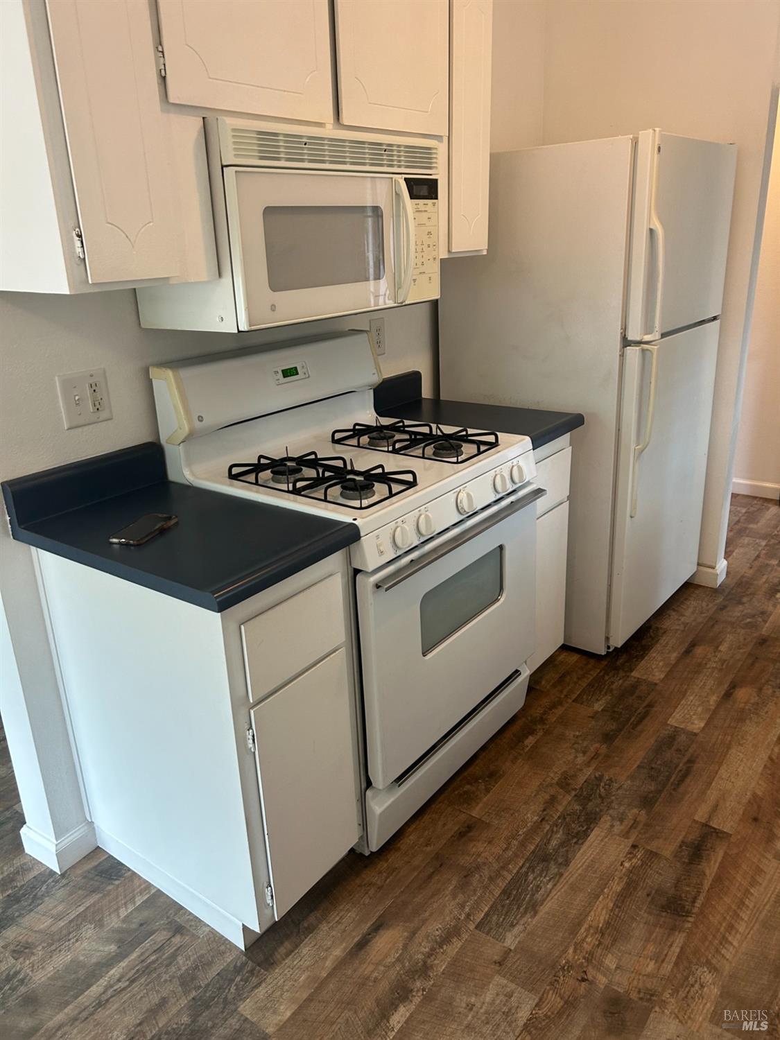 311 Algiers Court Santa Rosa, CA 95409 - Photo 10 of 20 a stove top oven sitting inside of a kitchen
