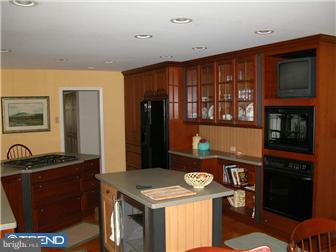 497 Leonard Road Huntingdon Valley, PA 19006 - Photo 4 of 7 Kitchen