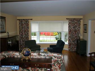 497 Leonard Road Huntingdon Valley, PA 19006 - Photo 6 of 7 Living Room