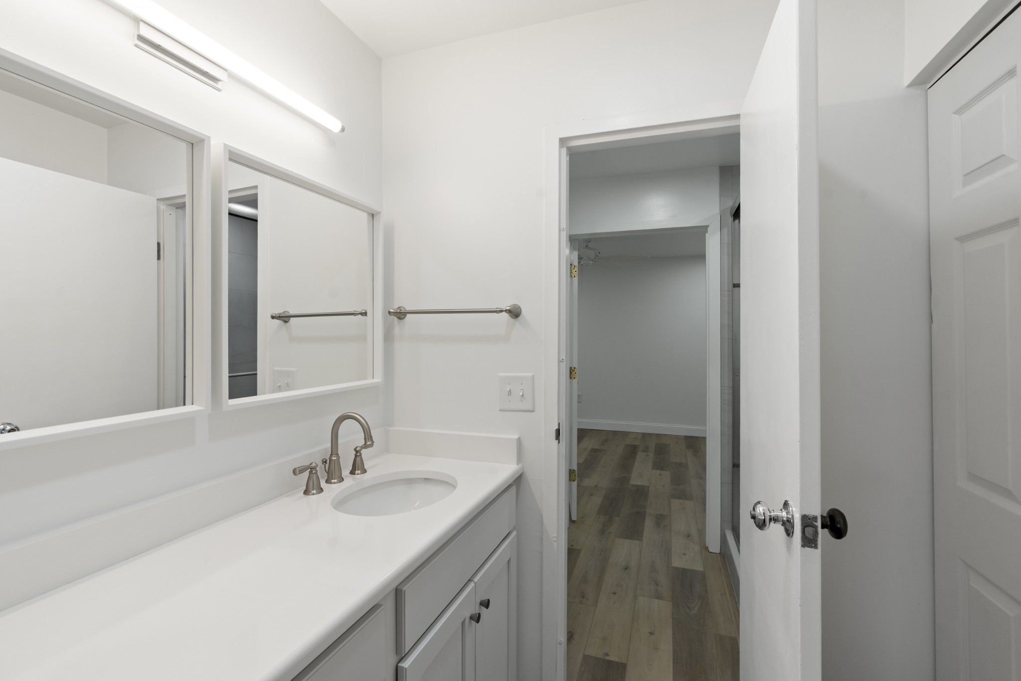 200 Sanders Ferry Road, Unit 2406 Hendersonville, TN 37075 - Photo 15 of 34 a bathroom with a sink and a mirror