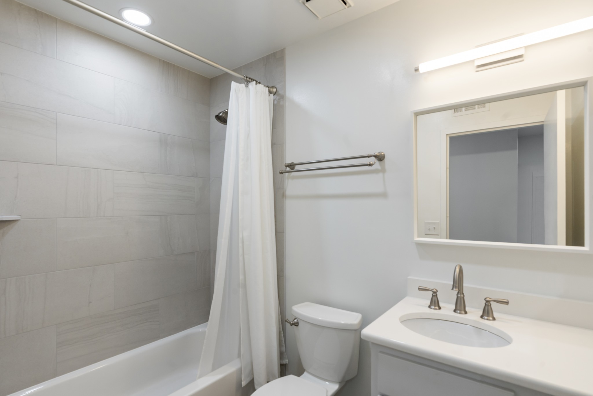 200 Sanders Ferry Road, Unit 2406 Hendersonville, TN 37075 - Photo 20 of 34 a bathroom with a sink toilet and shower