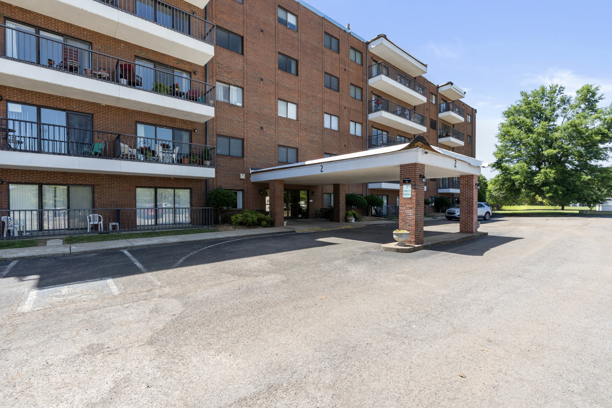 200 Sanders Ferry Road, Unit 2406 Hendersonville, TN 37075 - Photo 32 of 34 a view of a building with a street