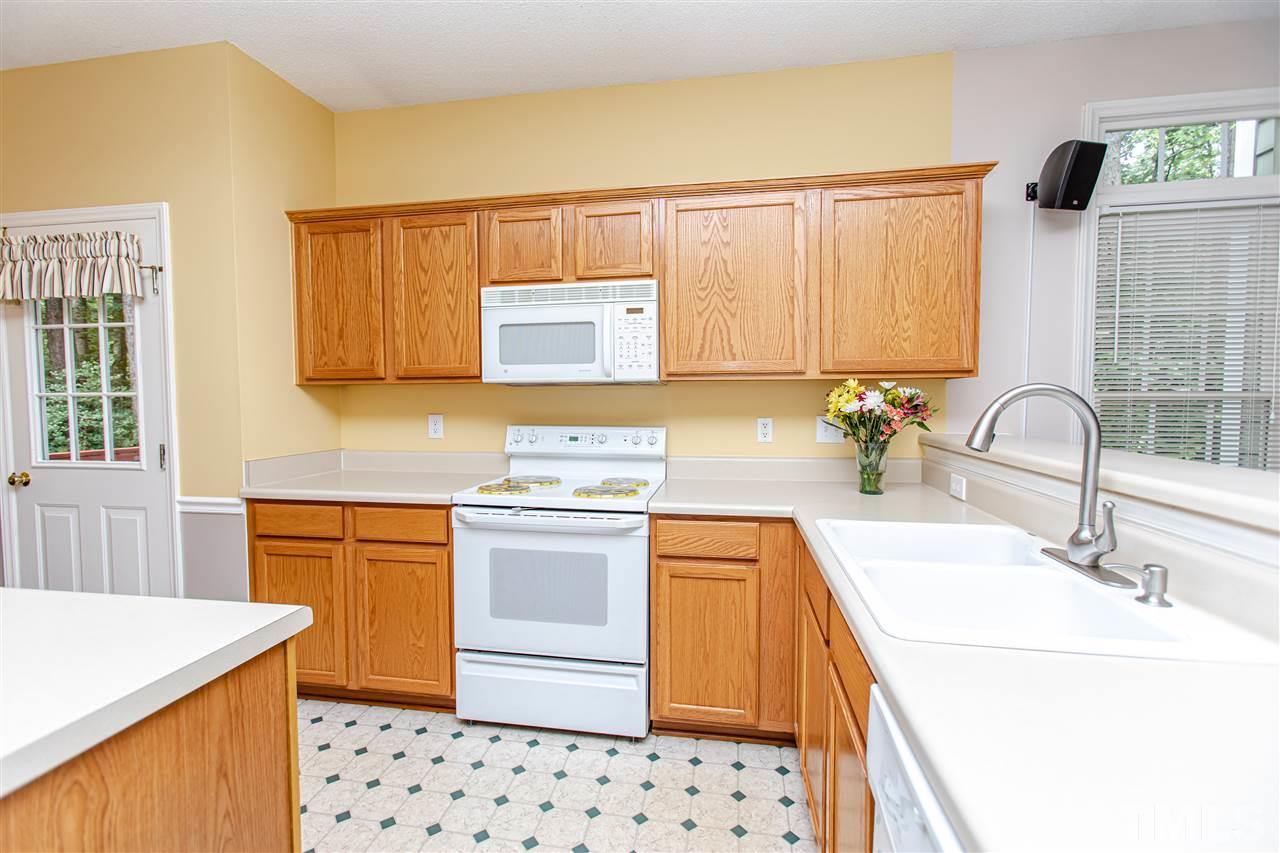 3524 Ribcowski Court Raleigh, NC 27616 - Photo 8 of 28