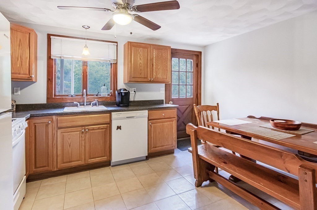 40 Colrain Road Topsfield, MA 01983 - Photo 3 of 19 Gallery Image 3
