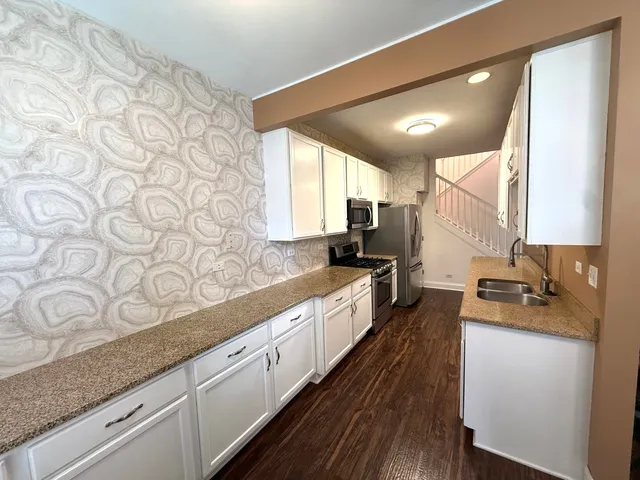 $299,900 | 2298 Reflections Drive, Aurora, IL 60502