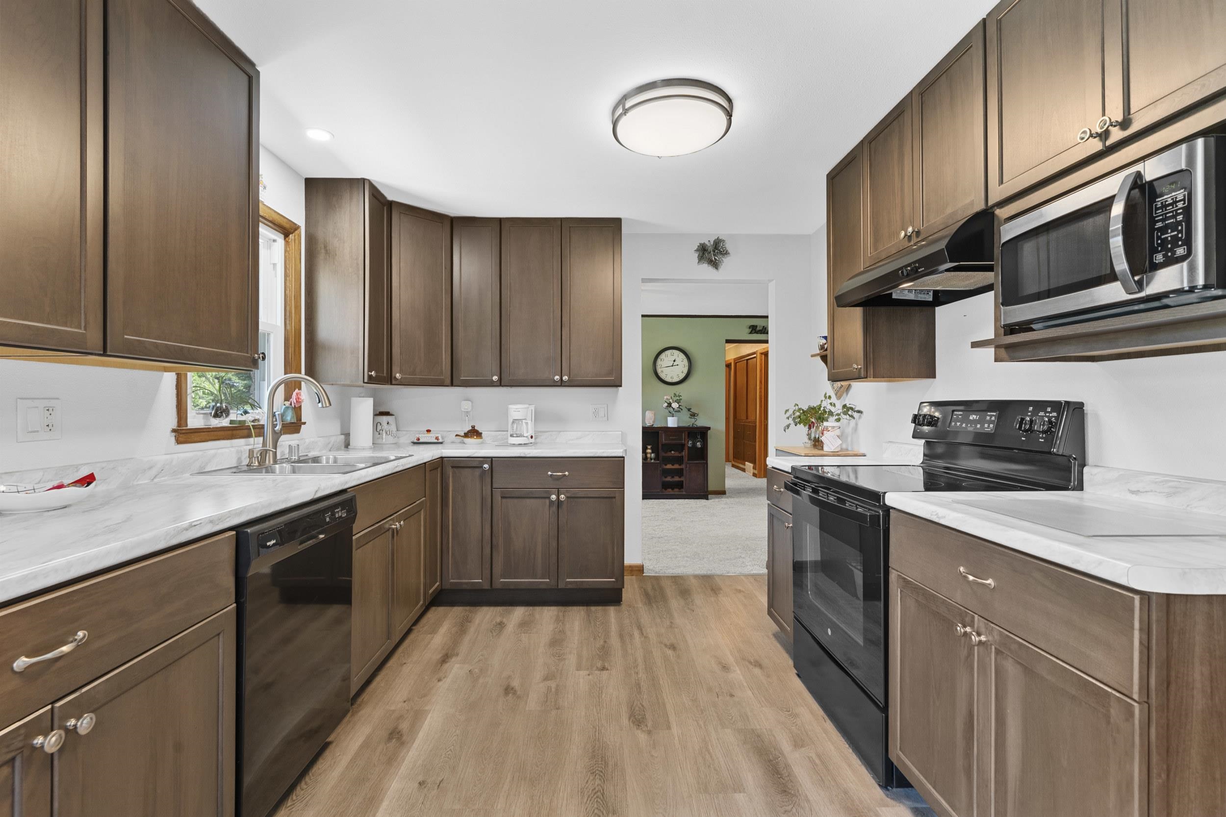 618 East Harding Drive Appleton, WI 54915 - Photo 7 of 33