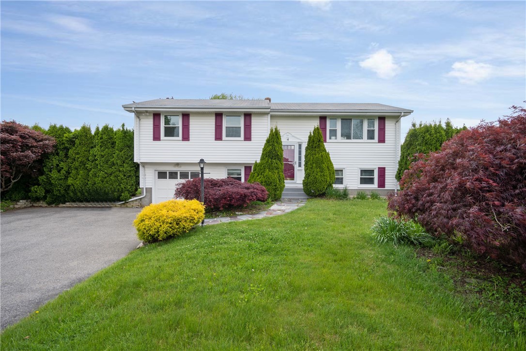 4 Weetamoe Road Middletown, RI 02842 - Photo 1 of 27