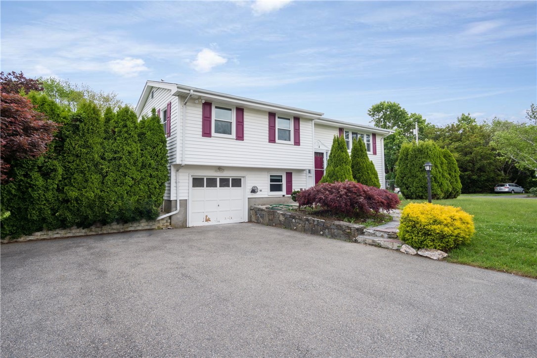 4 Weetamoe Road Middletown, RI 02842 - Photo 2 of 27