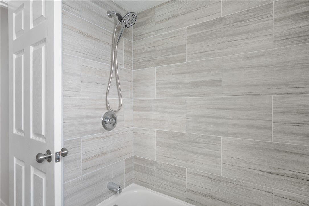 4 Weetamoe Road Middletown, RI 02842 - Photo 10 of 27