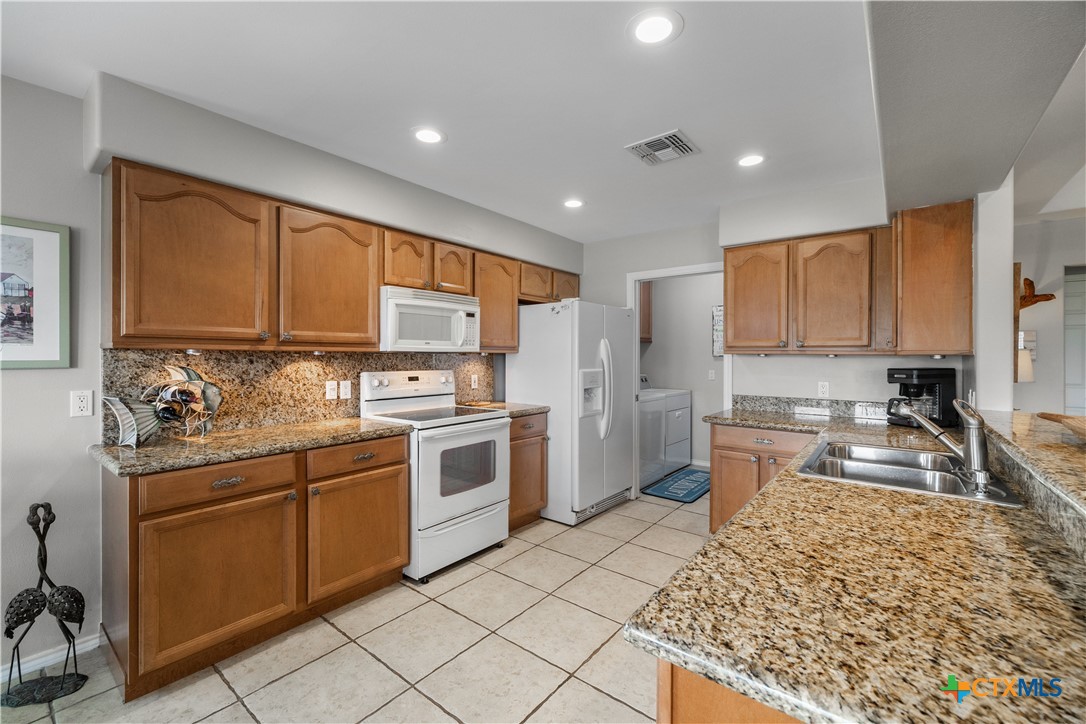 140 Channelview Road Rockport, TX 78382 - Photo 11 of 31