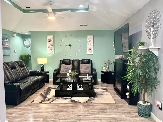 $265,000 | 209 West Savannah Drive, Huntingburg, IN 47542