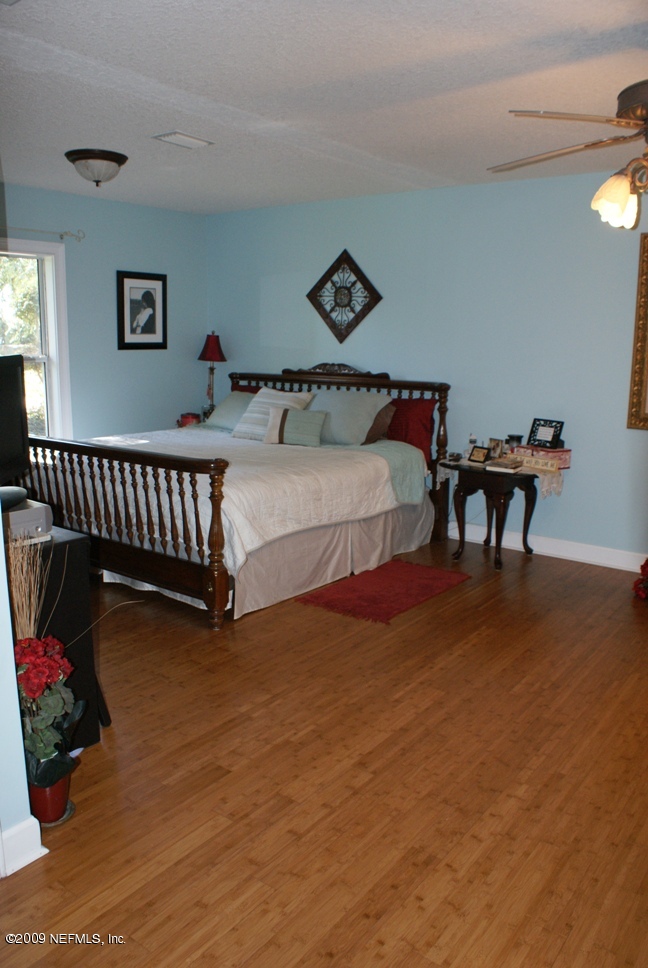 283 East End Road San Mateo, FL 32187 - Photo 11 of 18 Bedroom