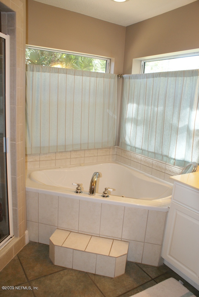 283 East End Road San Mateo, FL 32187 - Photo 14 of 18 Bathroom