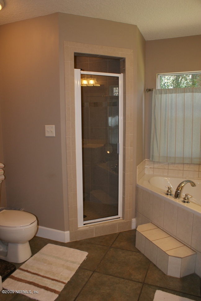 283 East End Road San Mateo, FL 32187 - Photo 15 of 18 Bathroom