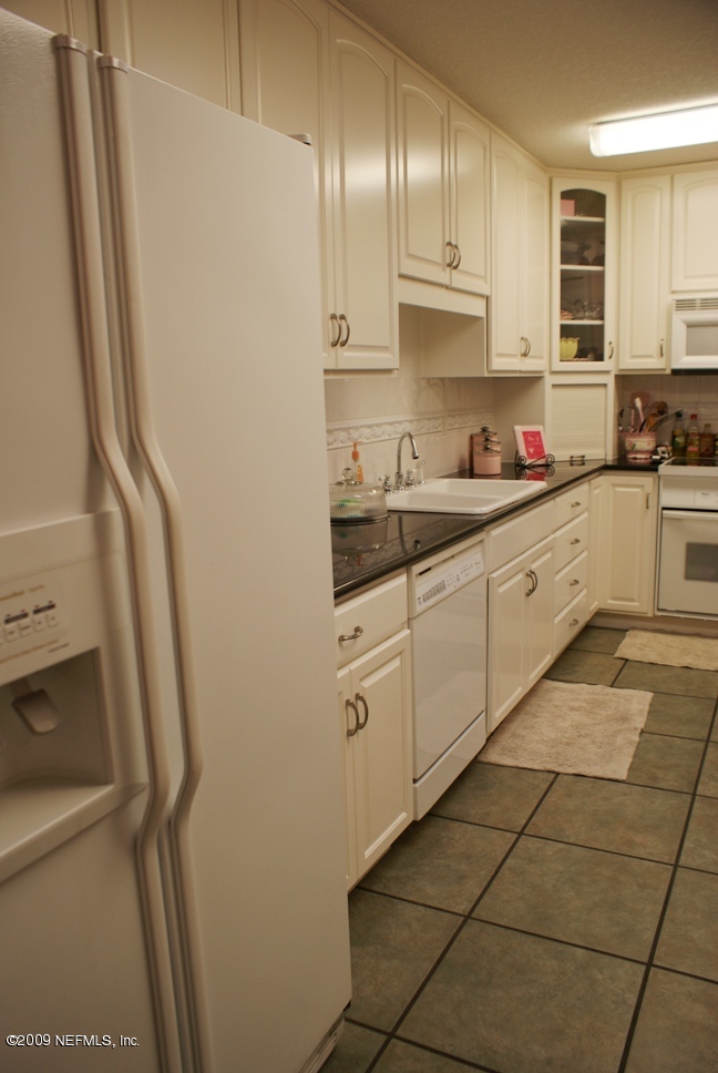 283 East End Road San Mateo, FL 32187 - Photo 8 of 18 Kitchen