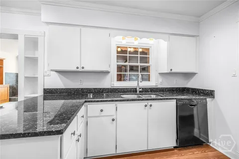 $420,000 | 5 Port Royal Drive, Savannah, GA 31410