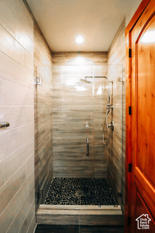 985 Russell Road Hatch, UT 84735 - Photo 16 of 30 Bathroom featuring a stall shower