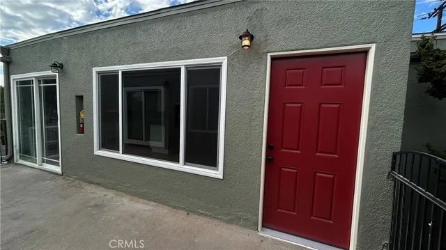a view of an entryway of the house