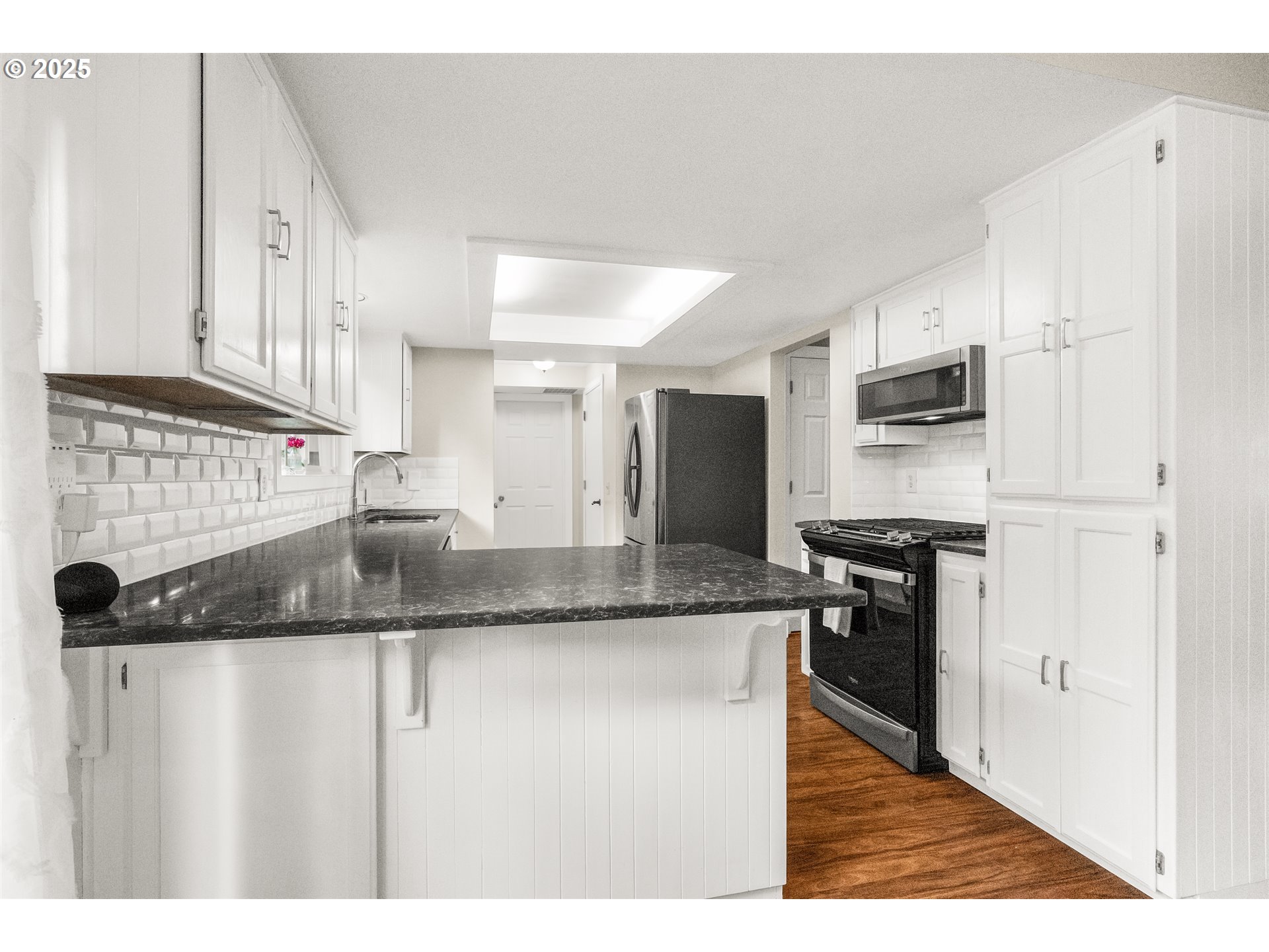 6516 Southwest Locust Street Portland, OR 97223 - Photo 12 of 44 Gallery Image 12