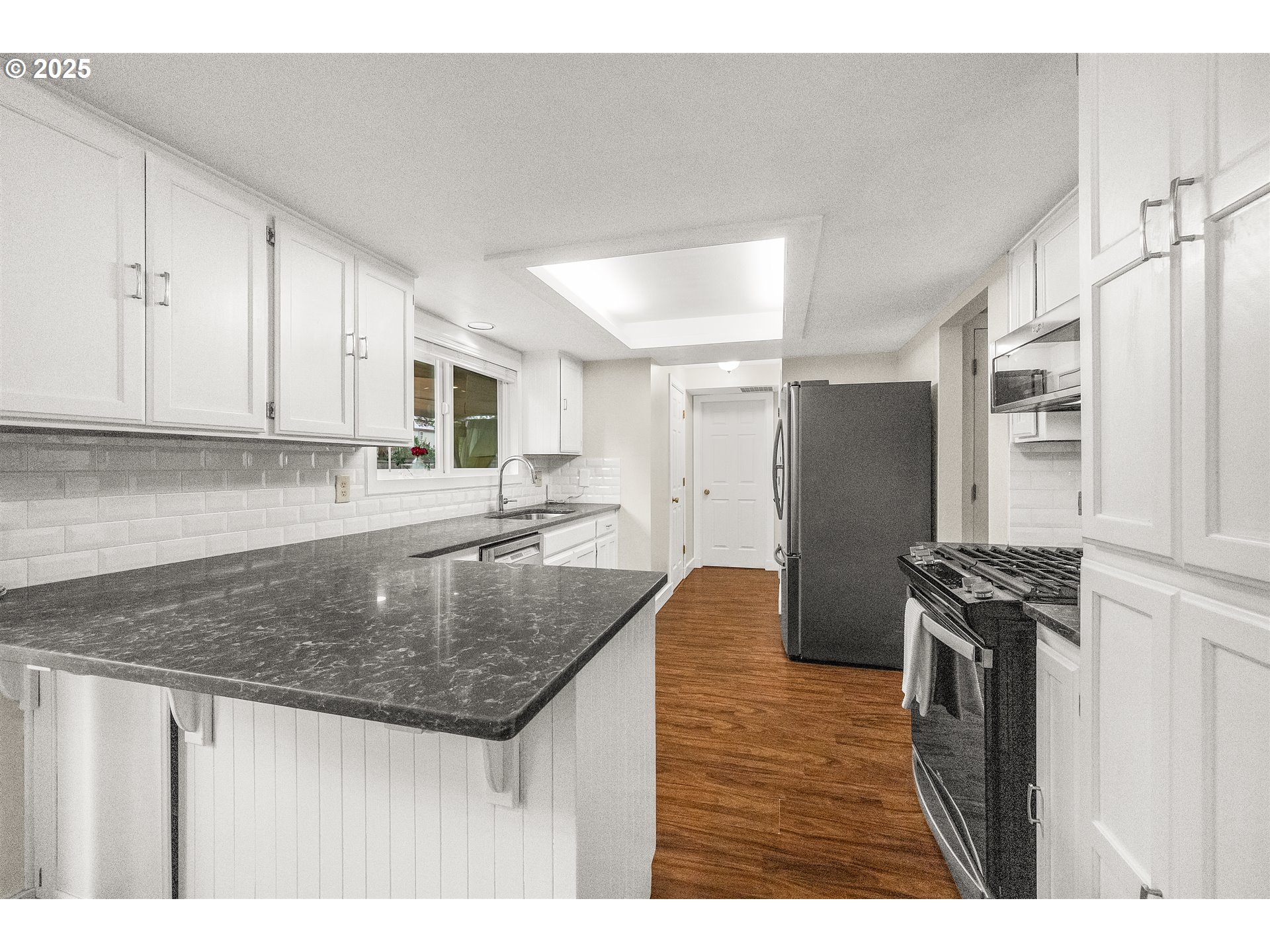 6516 Southwest Locust Street Portland, OR 97223 - Photo 8 of 44 Gallery Image 8