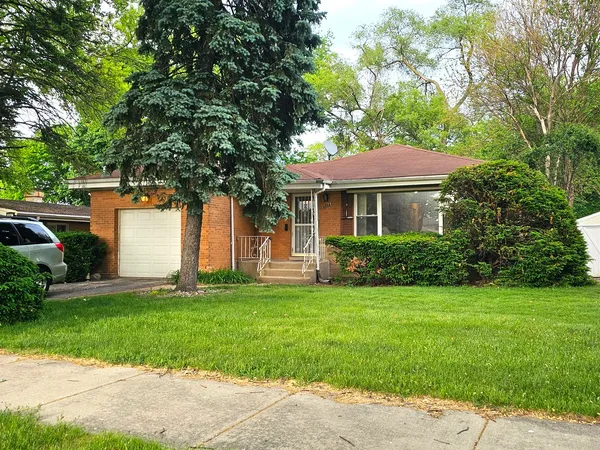 $2,600 | 8823 Mango Avenue, Morton Grove, IL 60053