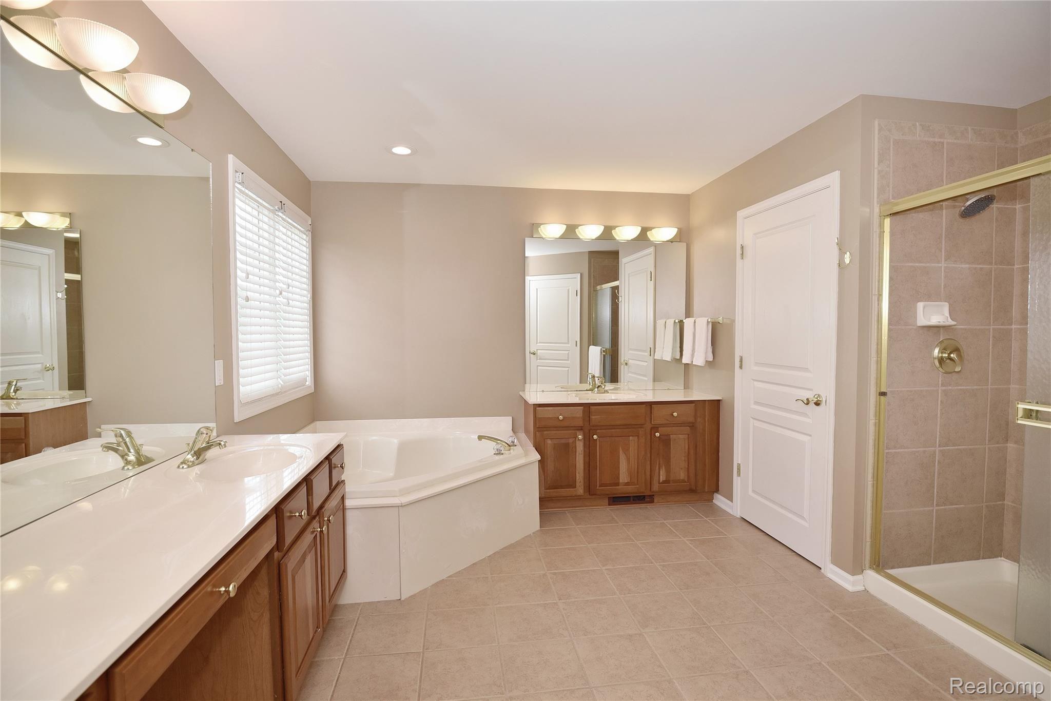 5880 Stonehaven Boulevard Rochester, MI 48306 - Photo 22 of 40 5880 Stonehaven_22.JPG