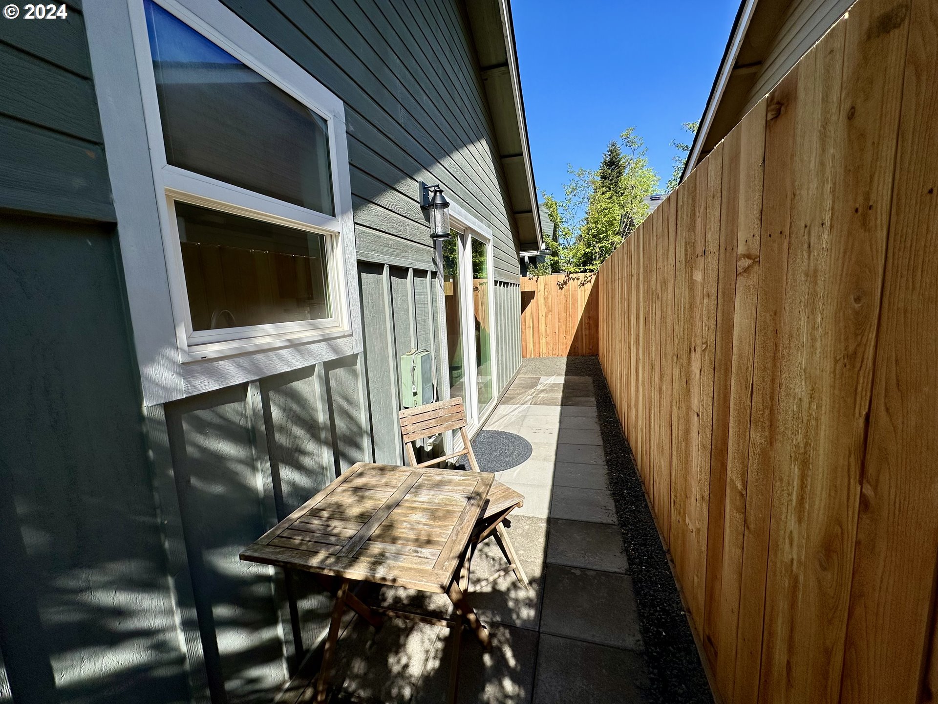 583 Hanover Street Eugene, OR 97402 - Photo 15 of 18 Bathroom