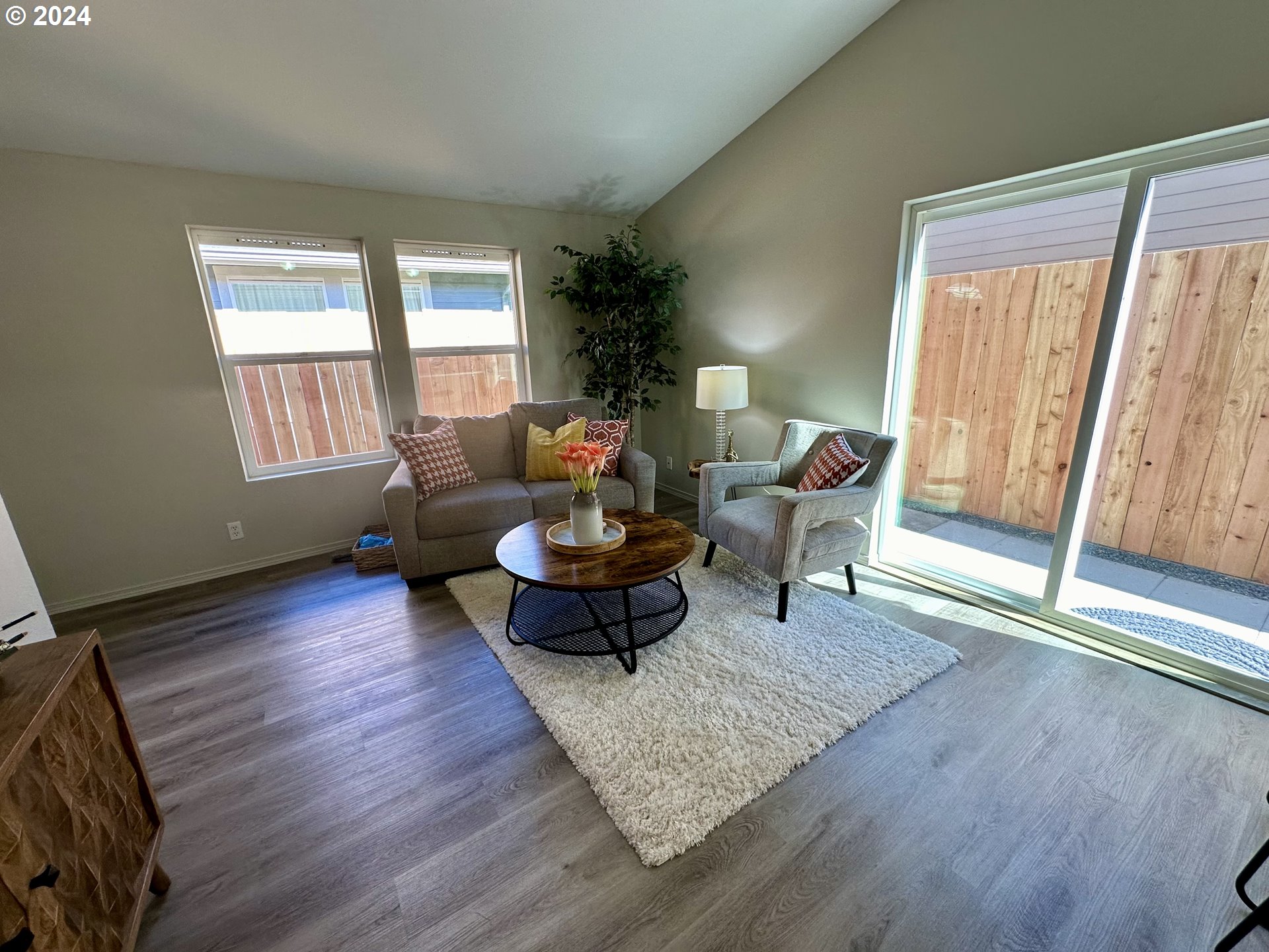 583 Hanover Street Eugene, OR 97402 - Photo 6 of 18 Living Room