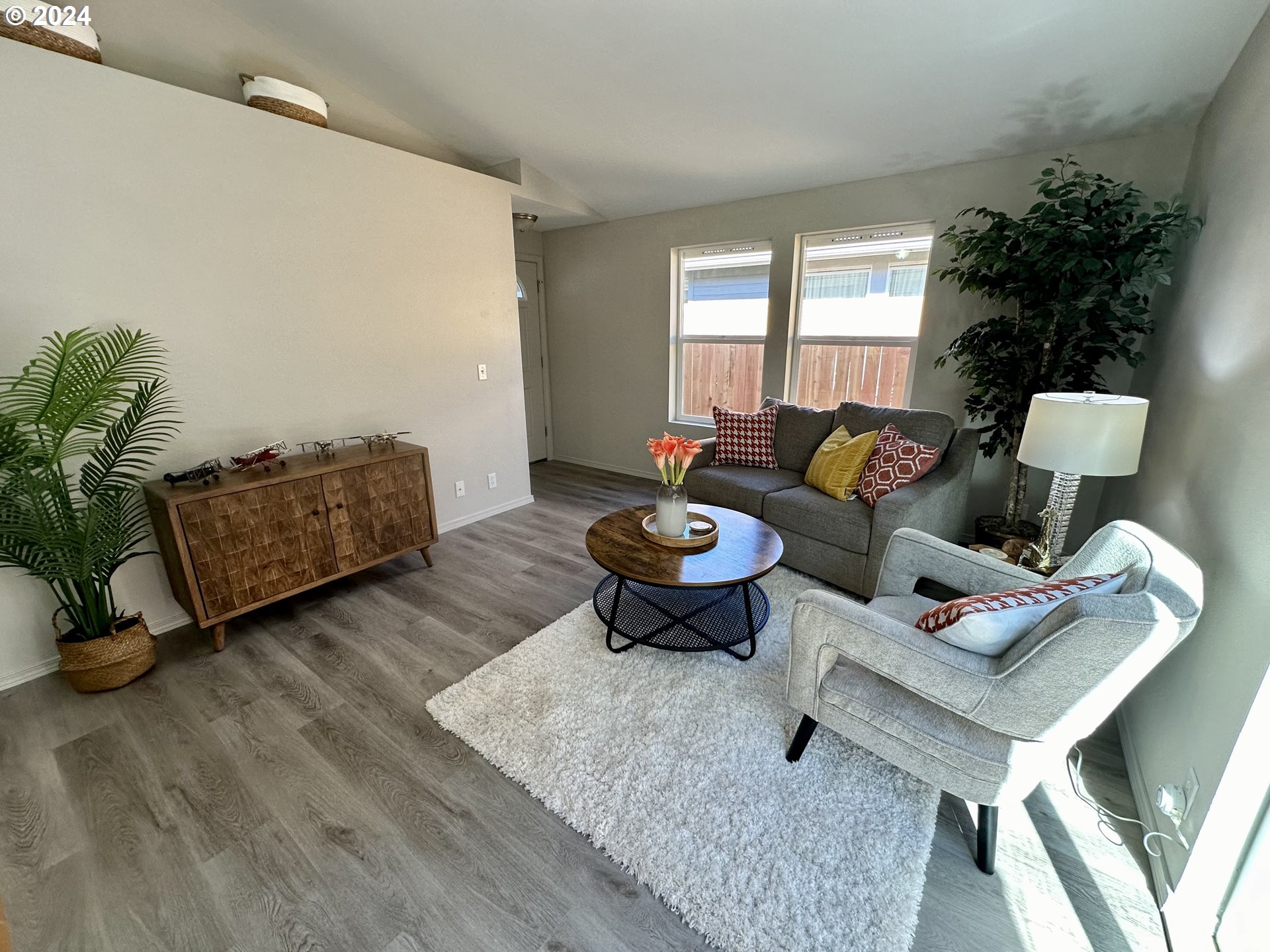 583 Hanover Street Eugene, OR 97402 - Photo 7 of 18 Living Room