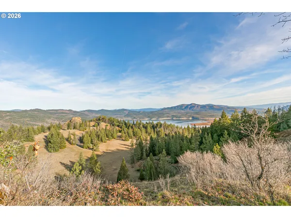 a view of mountain view with mountain