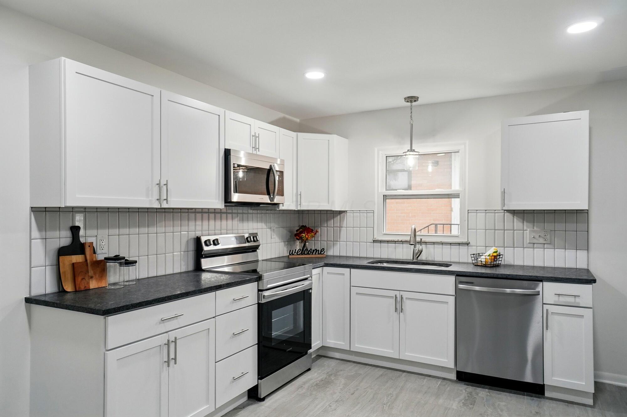 1105 Fordham Road Columbus, OH 43224 - Photo 9 of 52 Kitchen