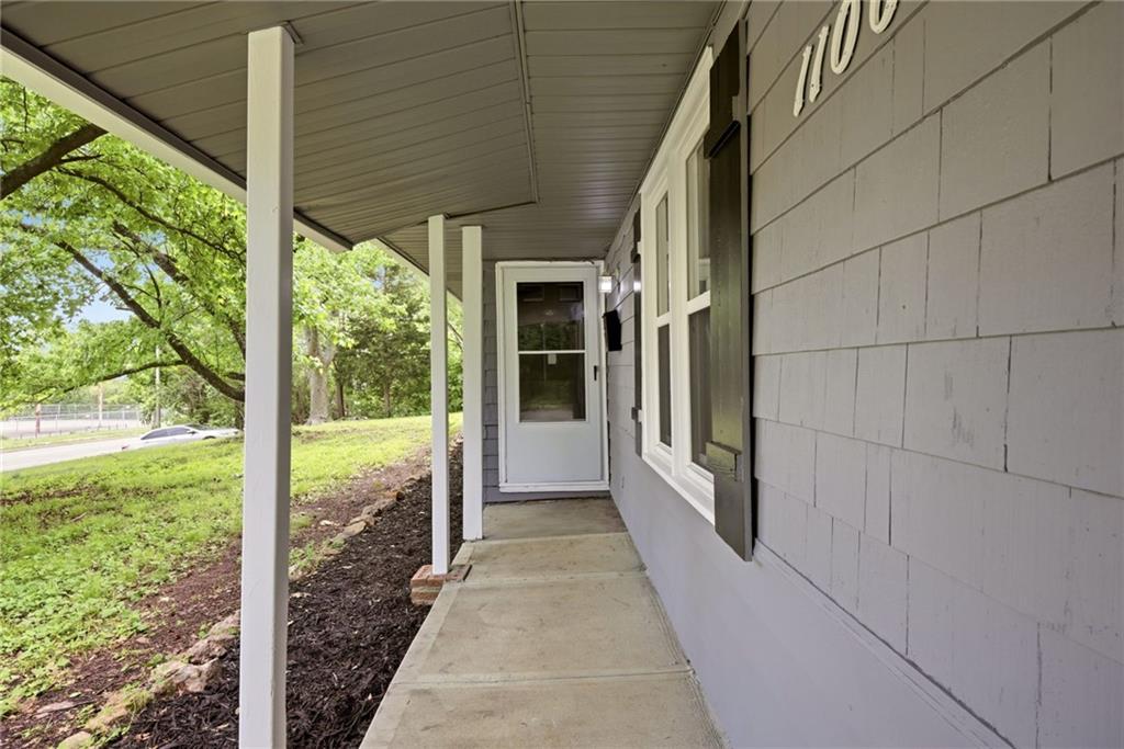 11008 Grandview Road Kansas City, MO 64137 - Photo 4 of 52