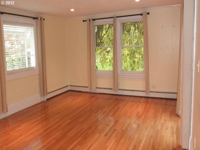 20475 Southwest Christensen Road McMinnville, OR 97128 - Photo 12 of 16 Family Room