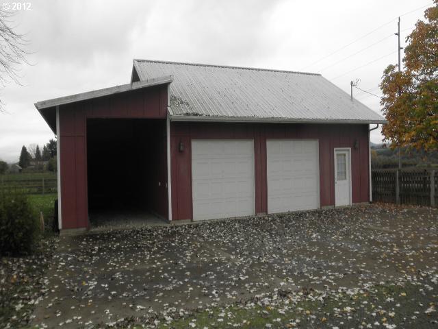 20475 Southwest Christensen Road McMinnville, OR 97128 - Photo 6 of 16 Garage