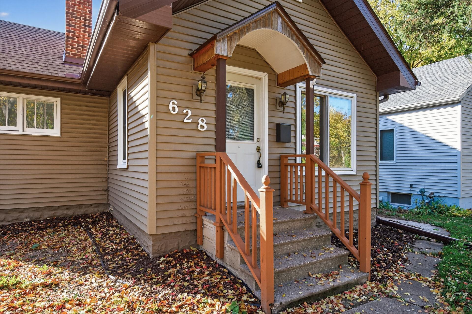 628 Iowa Avenue East St. Paul, MN 55130 - Photo 2 of 39