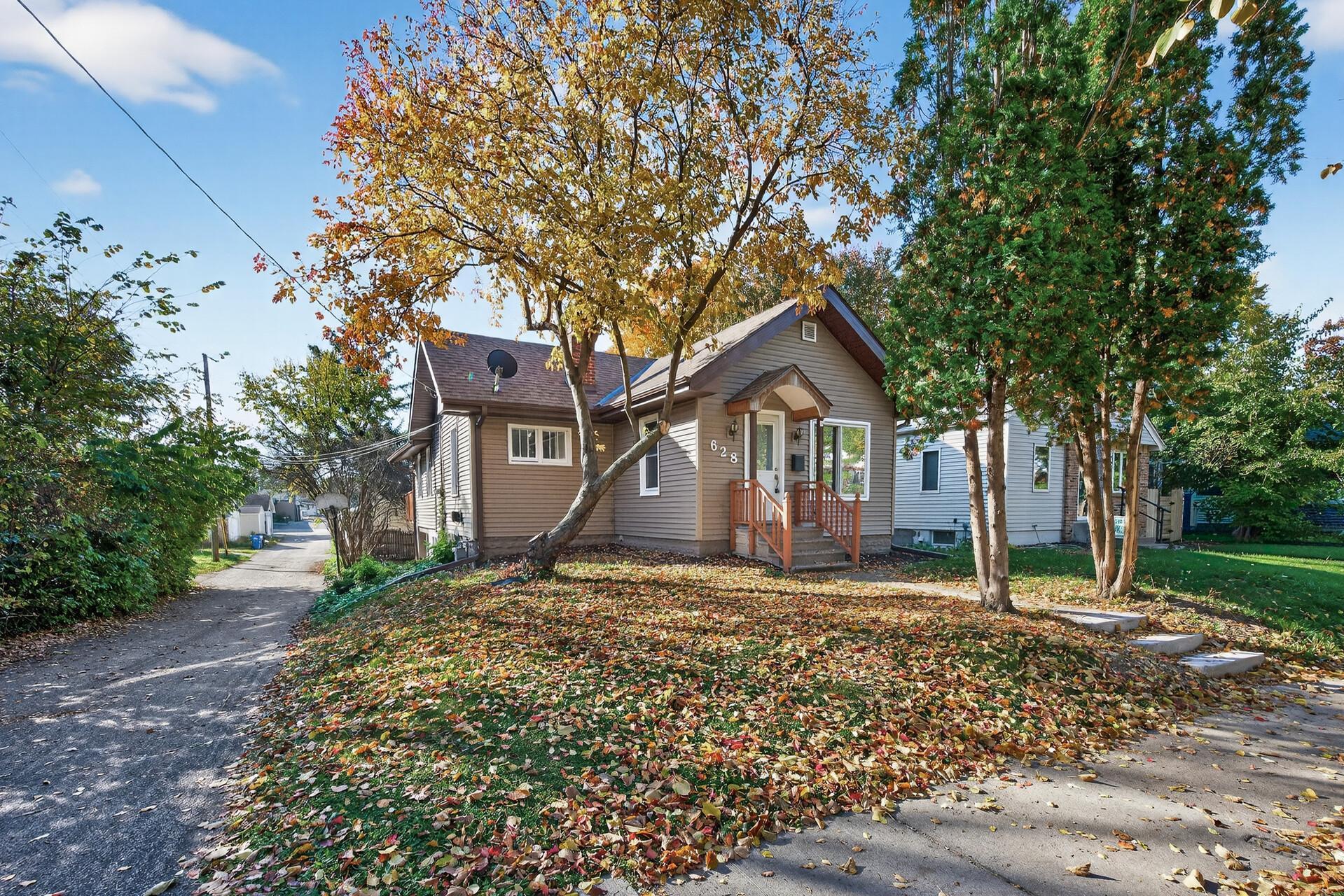 628 Iowa Avenue East St. Paul, MN 55130 - Photo 3 of 39