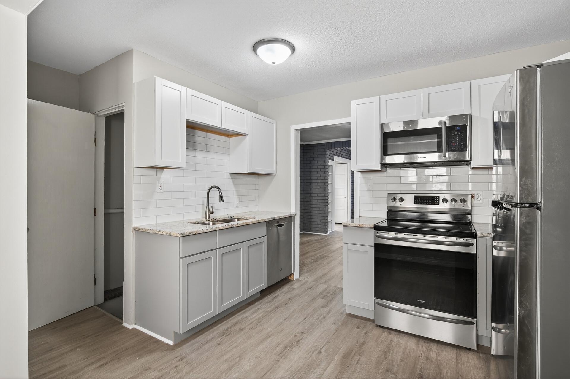 628 Iowa Avenue East St. Paul, MN 55130 - Photo 9 of 39