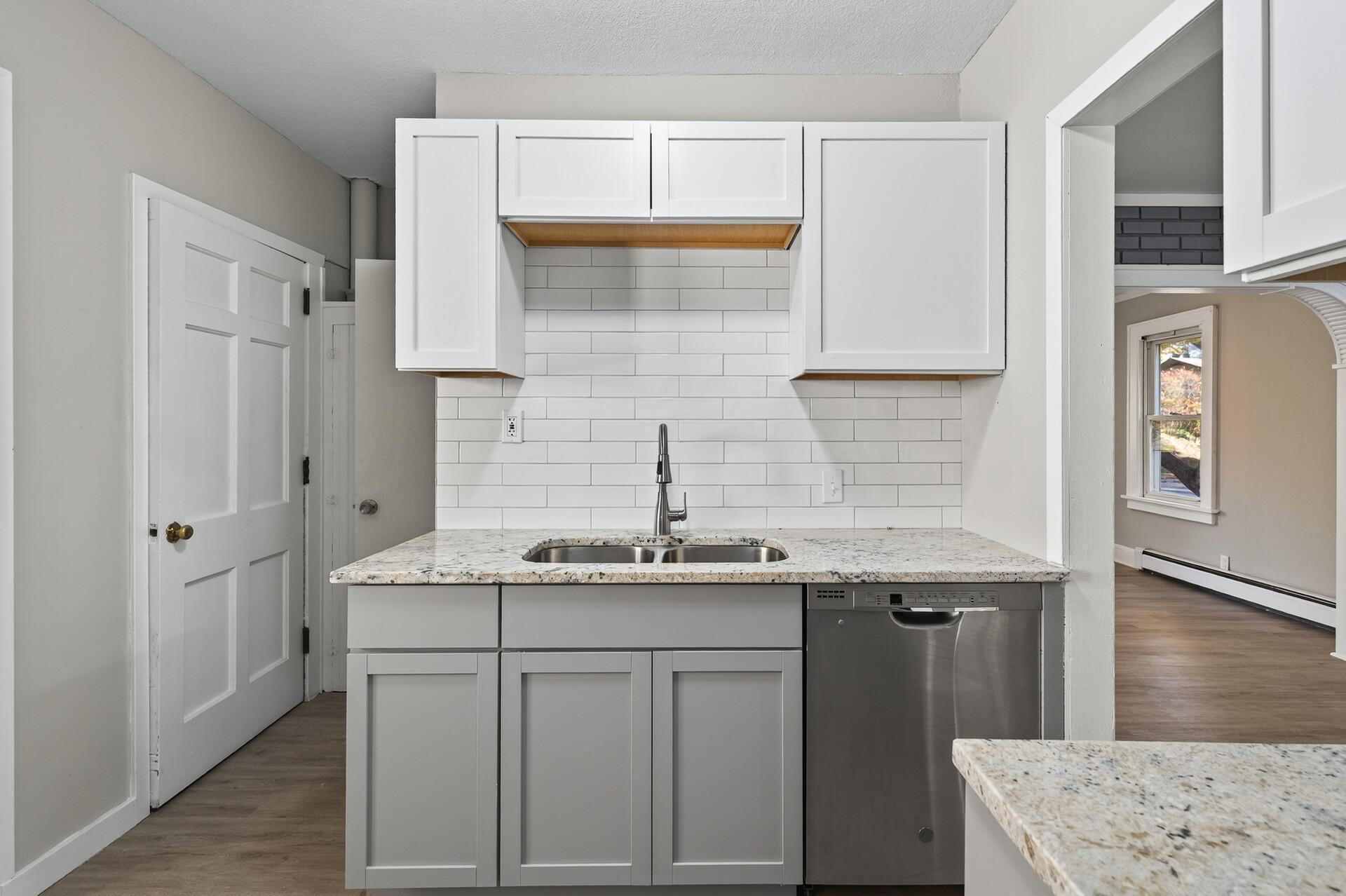 628 Iowa Avenue East St. Paul, MN 55130 - Photo 10 of 39