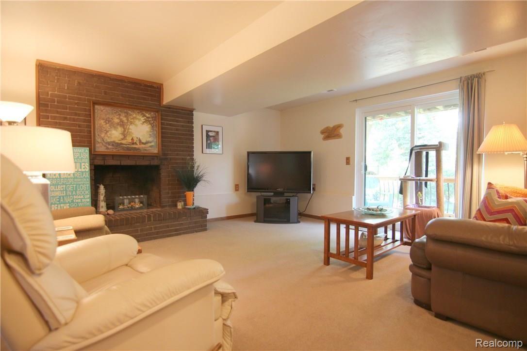 3318 24 Mile Road Utica, MI 48316 - Photo 20 of 34 j24 Mile Rd Great Room.jpg