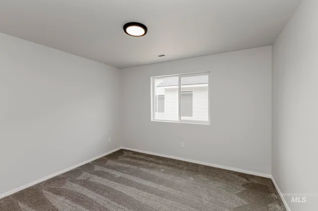 $384,990 | 1726 Southwest Besra Drive, Mountain Home, ID 83647