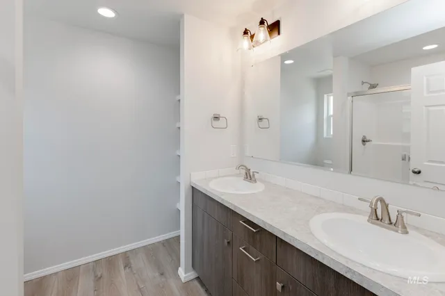 $384,990 | 1726 Southwest Besra Drive, Mountain Home, ID 83647