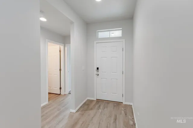 $384,990 | 1726 Southwest Besra Drive, Mountain Home, ID 83647