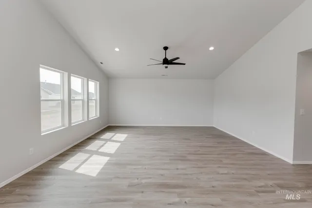 $384,990 | 1726 Southwest Besra Drive, Mountain Home, ID 83647