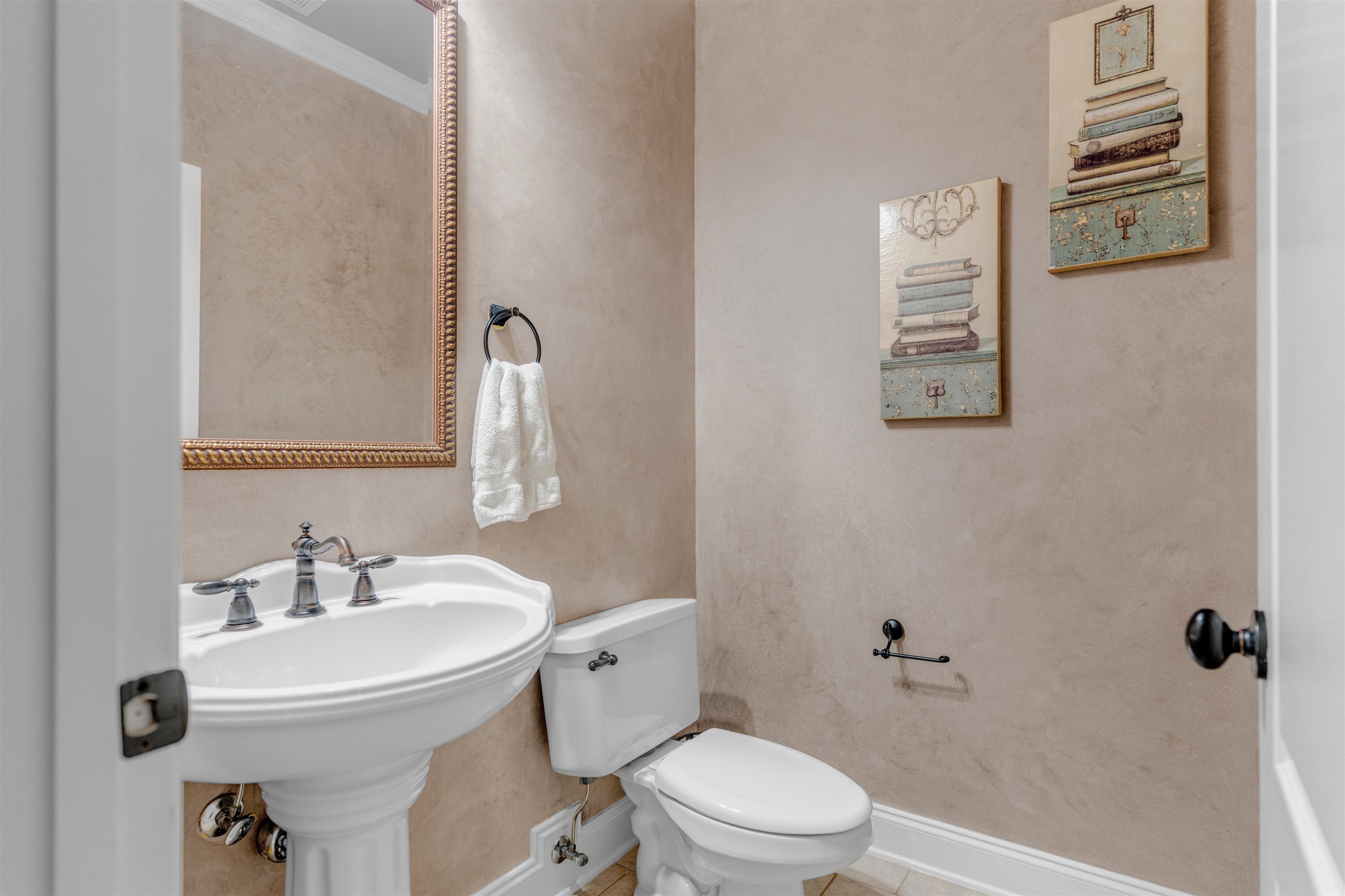 1075 Summer Spring Road Collierville, TN 38017 - Photo 14 of 40 a bathroom with a toilet sink and shower