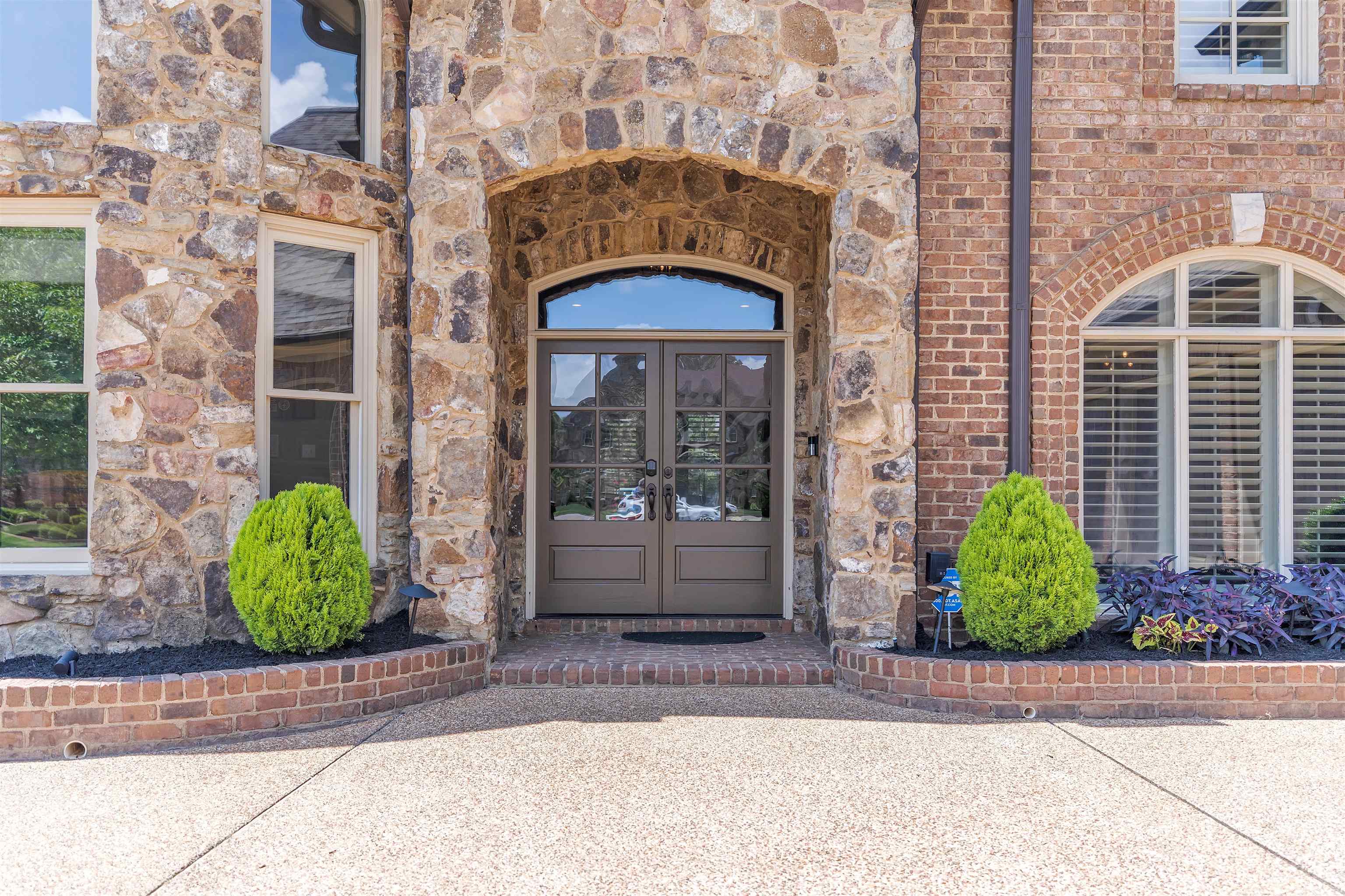 1075 Summer Spring Road Collierville, TN 38017 - Photo 39 of 40 a house view with a garden space