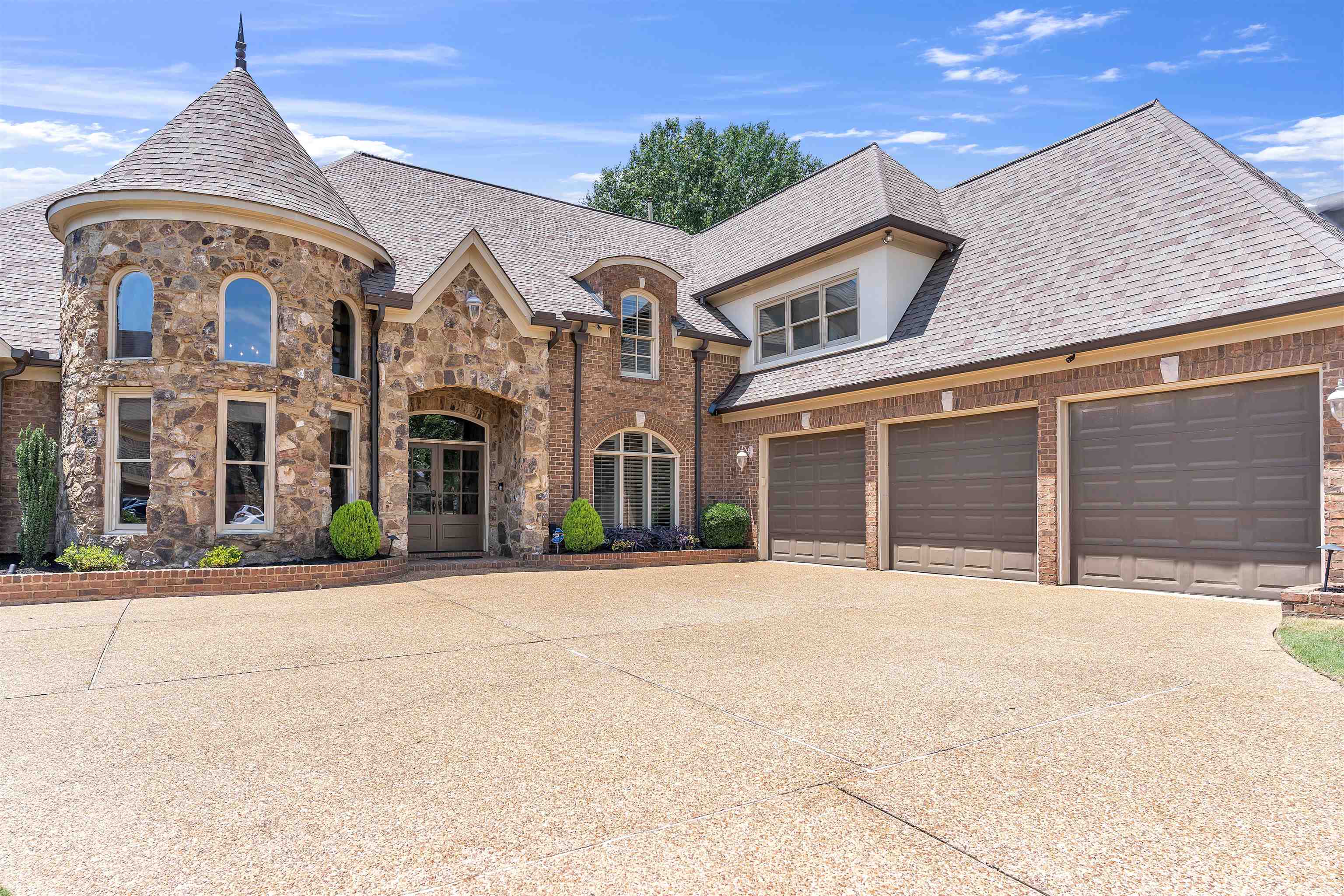 1075 Summer Spring Road Collierville, TN 38017 - Photo 40 of 40 front view of a house with a yard