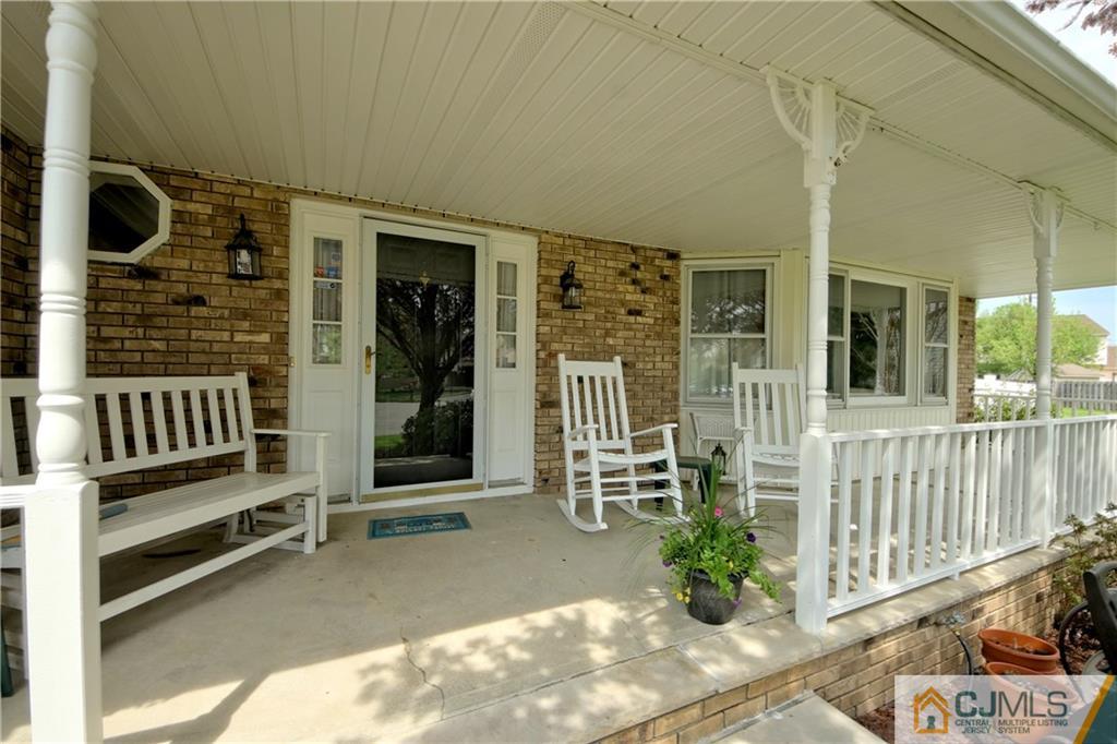 9 Kings Road Dayton, NJ 08810 - Photo 2 of 24 Gallery Image 2