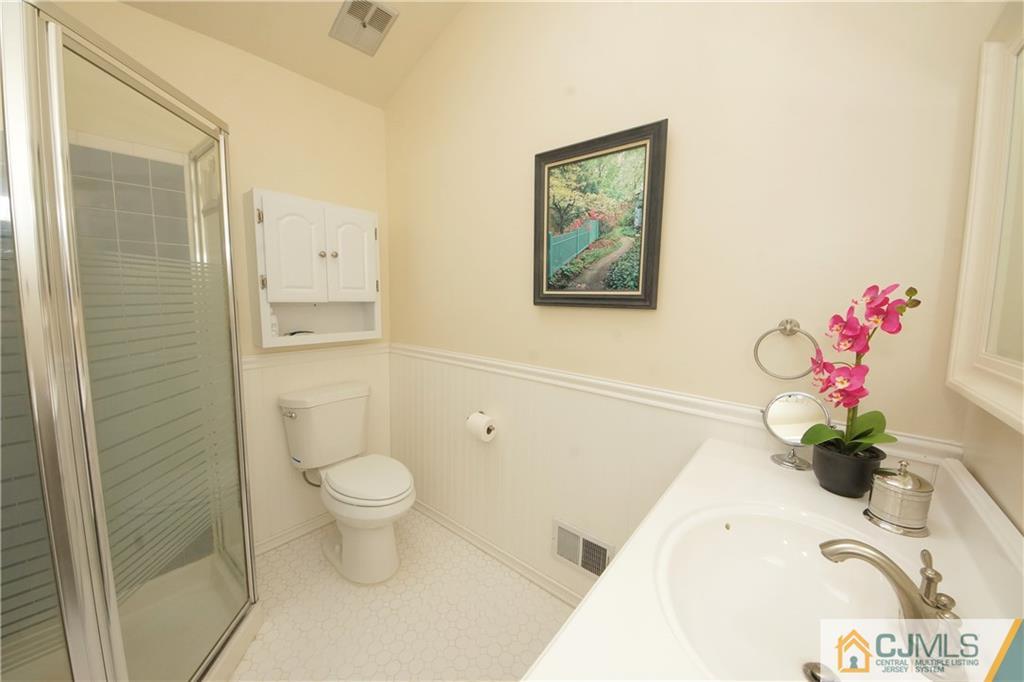 9 Kings Road Dayton, NJ 08810 - Photo 17 of 24 Gallery Image 17