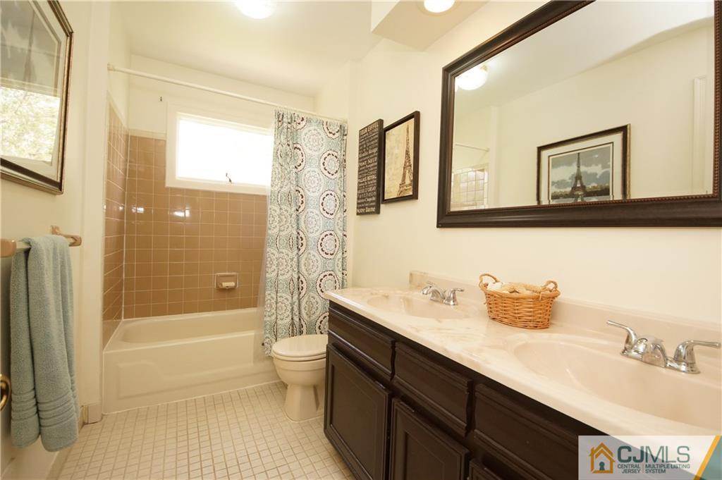 9 Kings Road Dayton, NJ 08810 - Photo 21 of 24 Gallery Image 21